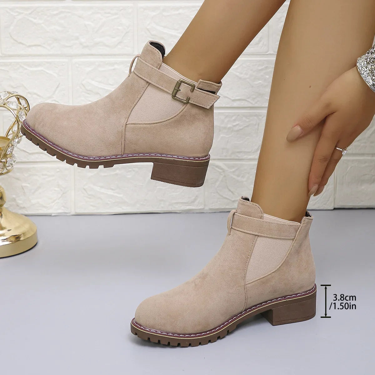 Stützende und stilvolle orthopädische Stiefel