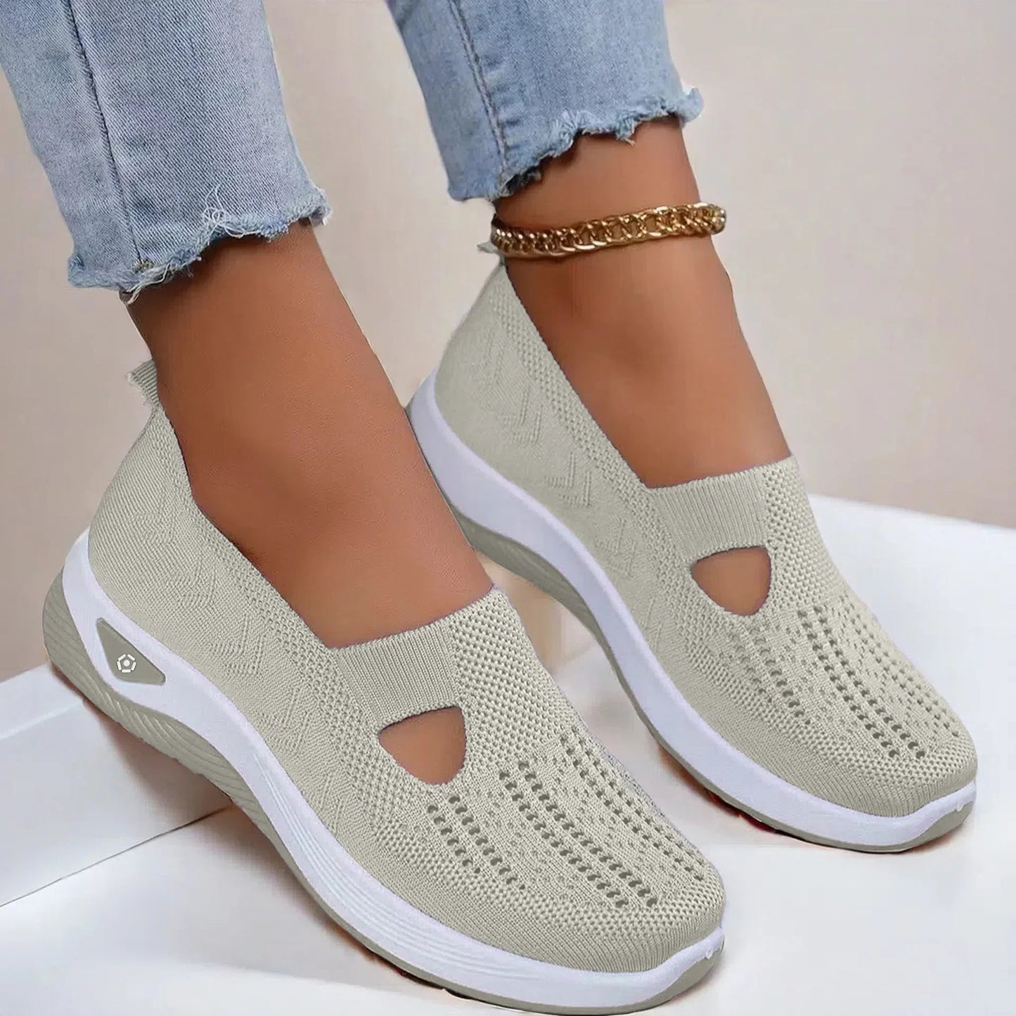 Stützende und stilvolle orthopädische Sandalen