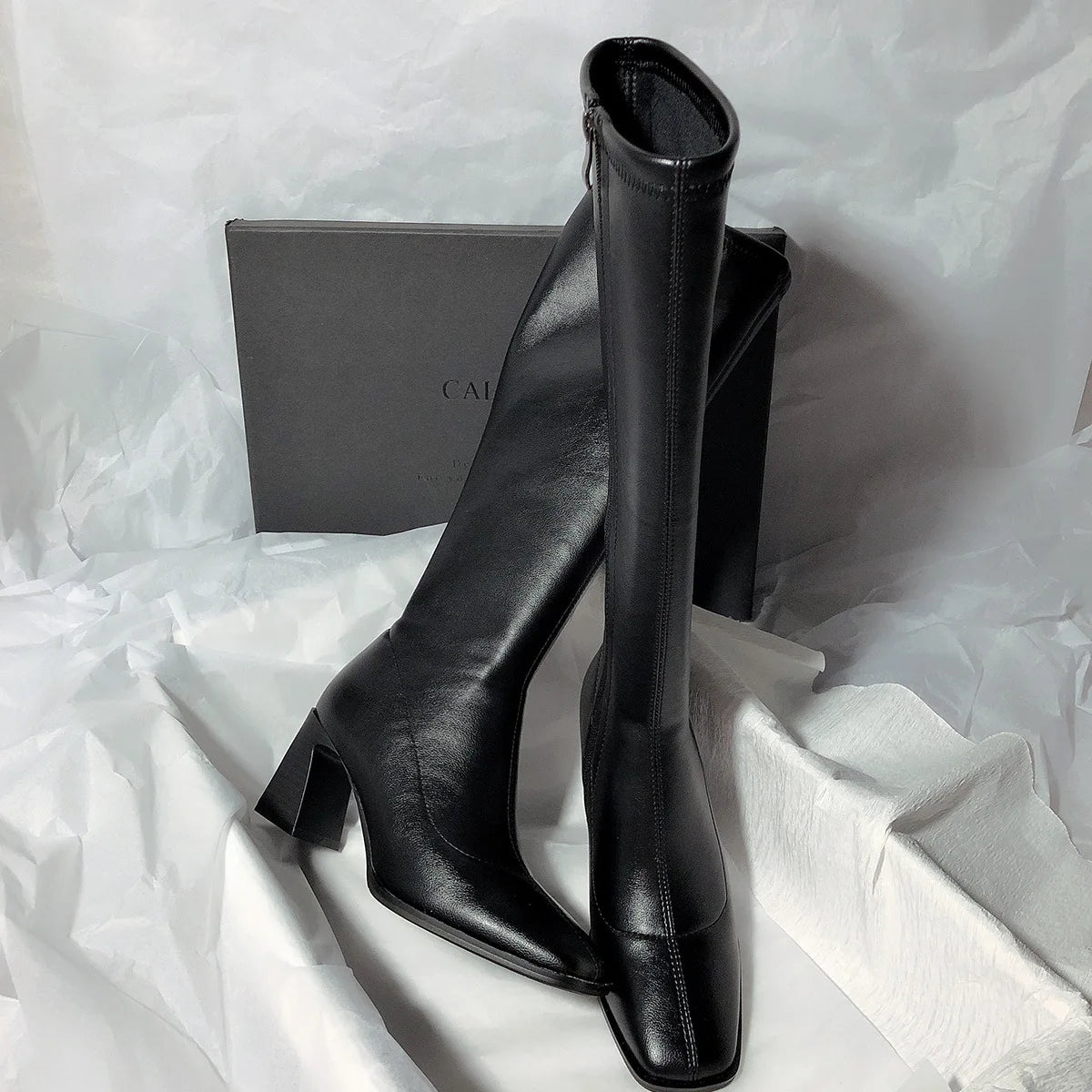 Elegante und stützende orthopädische Absätze