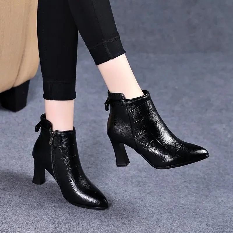 Lässige und stützende orthopädische Stiefel