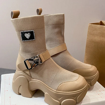 Bequeme und modische orthopädische Stiefel