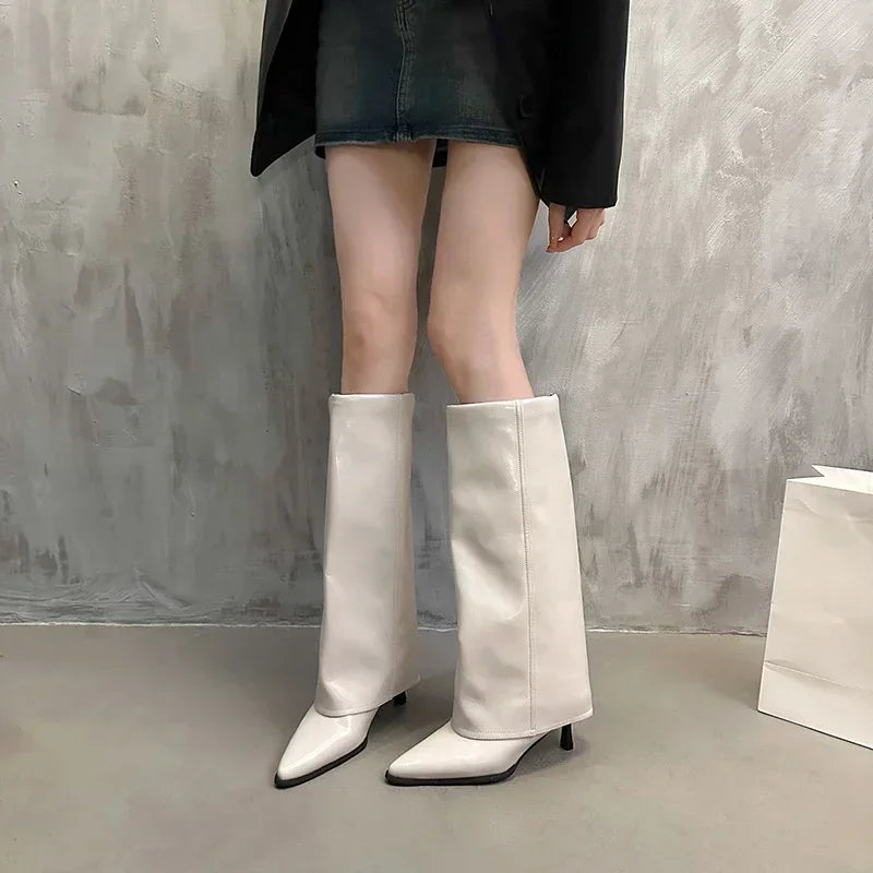 Stützende und trendige orthopädische Stiefel