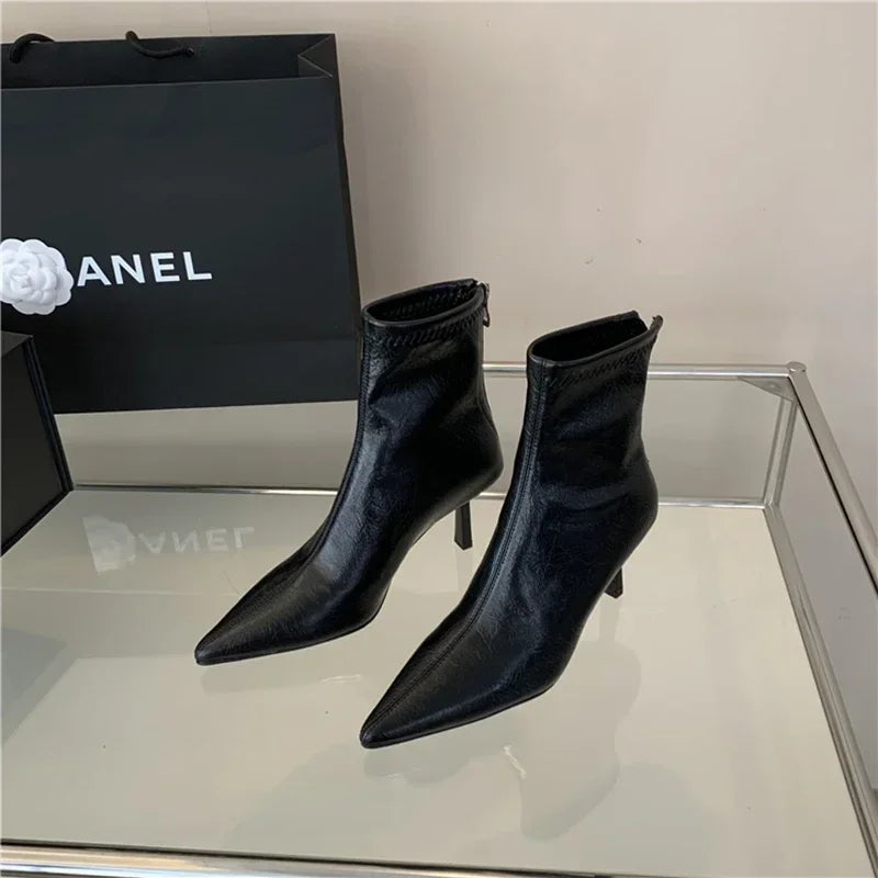Elegante und stützende orthopädische Absätze