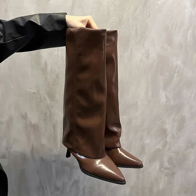 Stützende und trendige orthopädische Stiefel