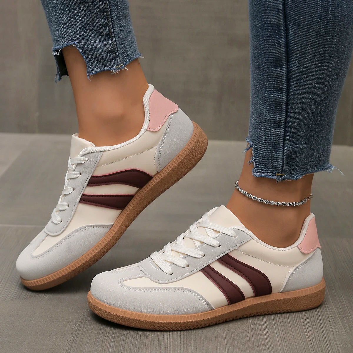 Elegante und stützende orthopädische Turnschuhe