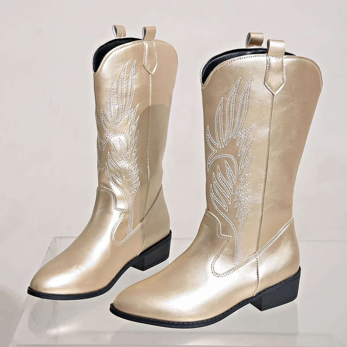 Bequeme und modische orthopädische Stiefel