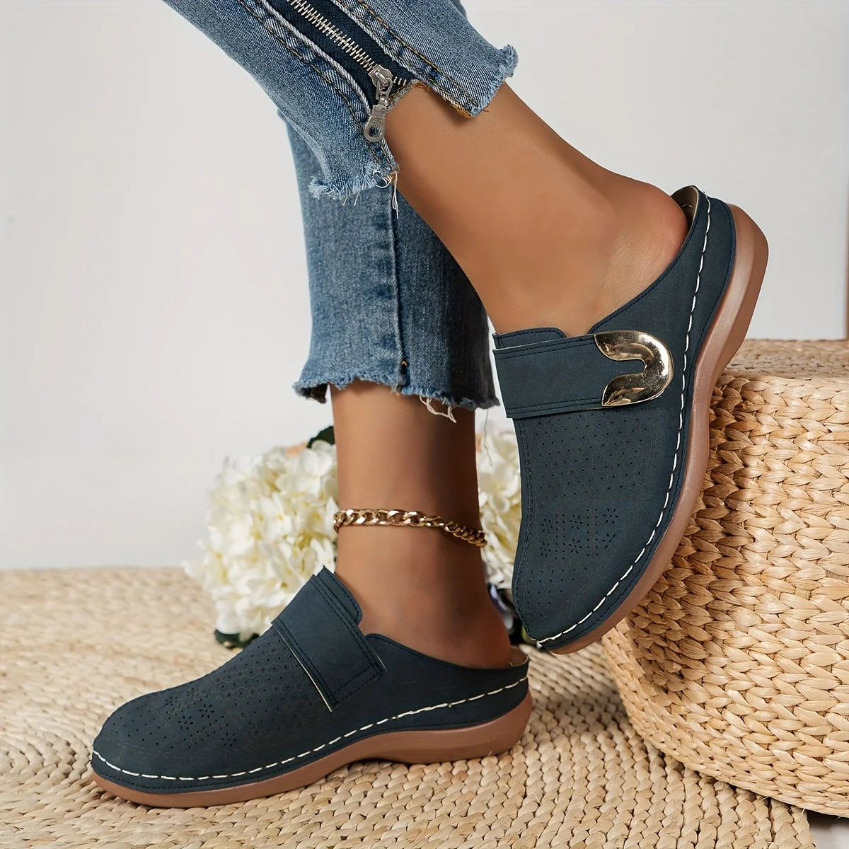 Elegante und stützende orthopädische Sandalen
