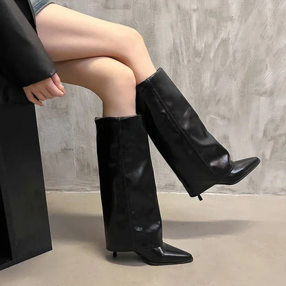 Stützende und trendige orthopädische Stiefel