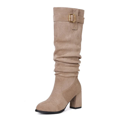 Stützende und trendige orthopädische Stiefel