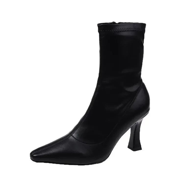 Stützende und trendige orthopädische Stiefel