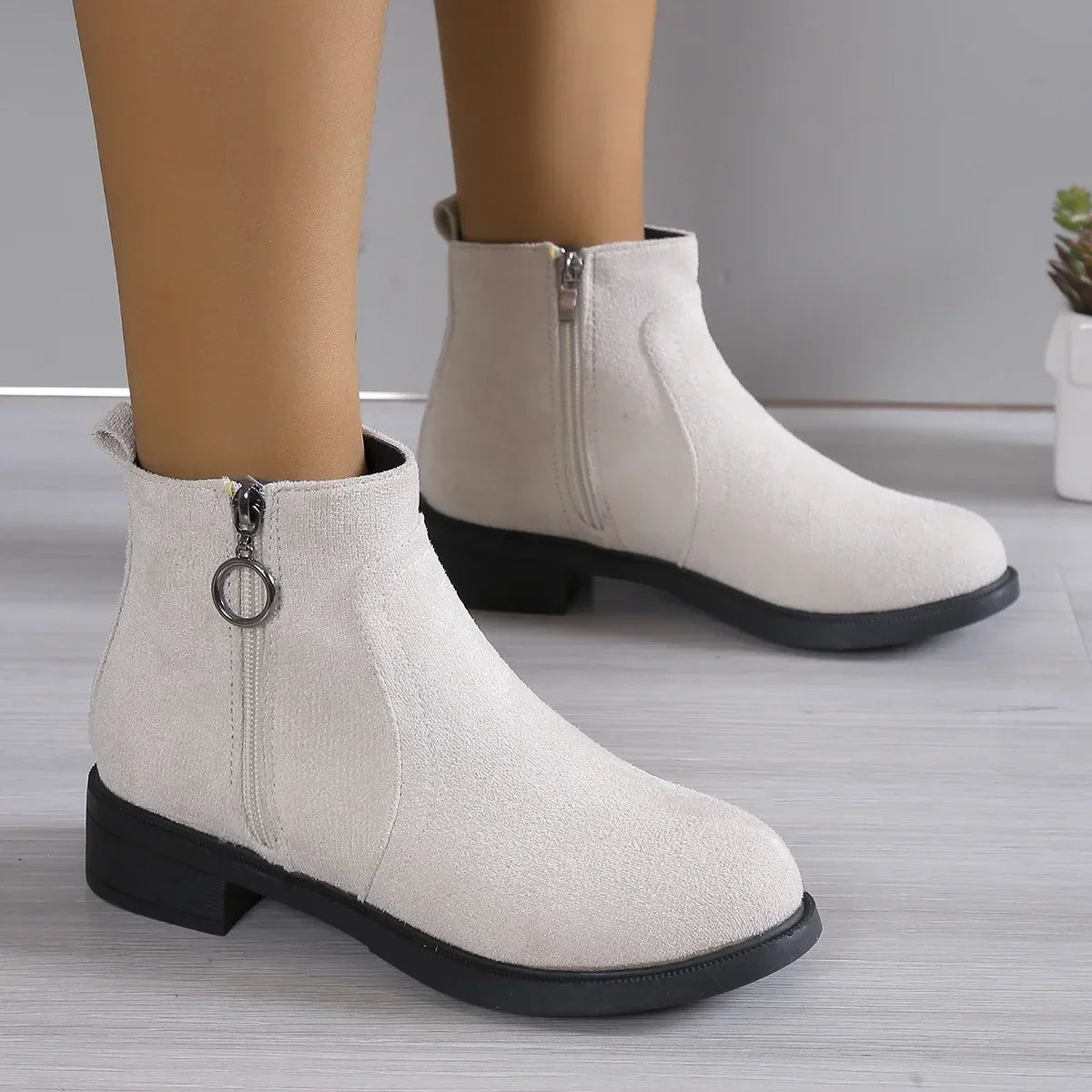 Lässige und stützende orthopädische Stiefel