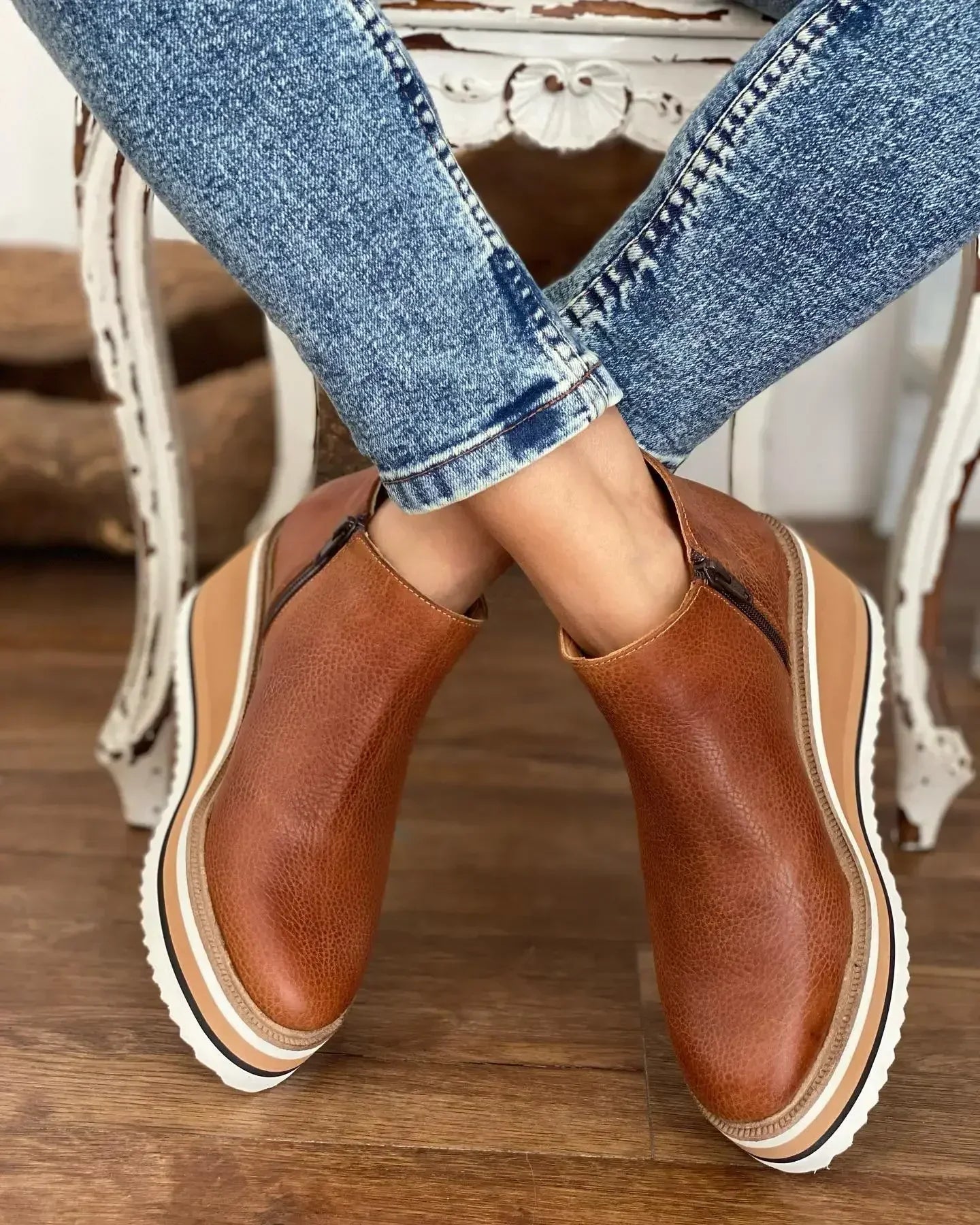 Bequeme und modische orthopädische Stiefel