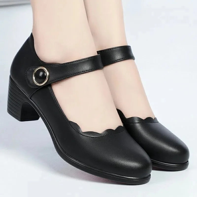 Elegante und stützende orthopädische Schuhe