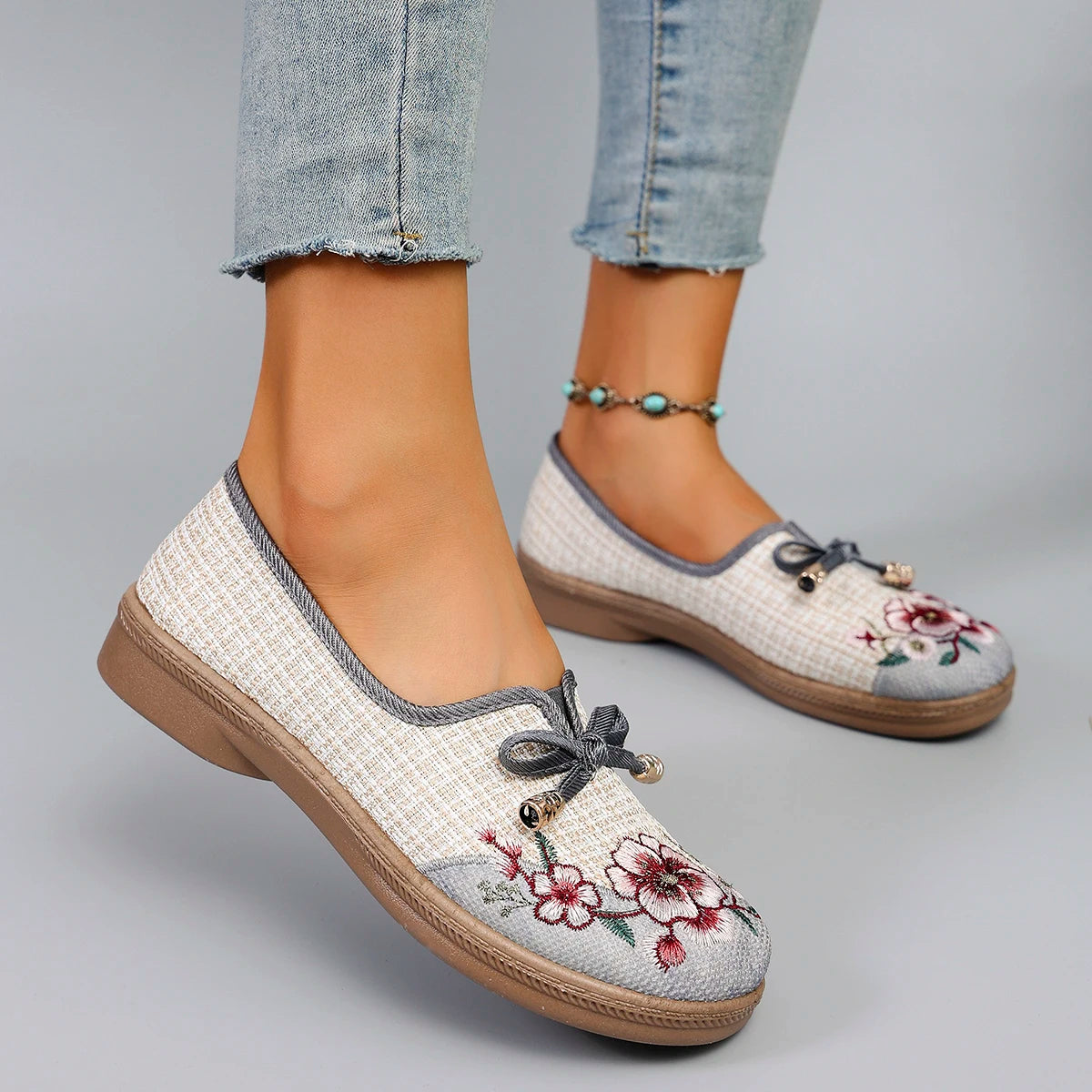 Stützende und trendige orthopädische Schuhe
