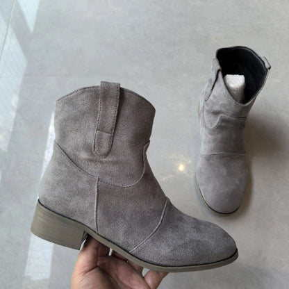 Stützende und trendige orthopädische Stiefel