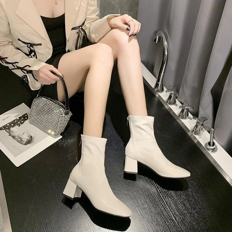 Maßgeschneiderte und bequeme orthopädische Stiefel