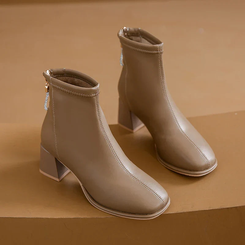 Schicke Orthopädische Stiefel mit einzigartigem Design