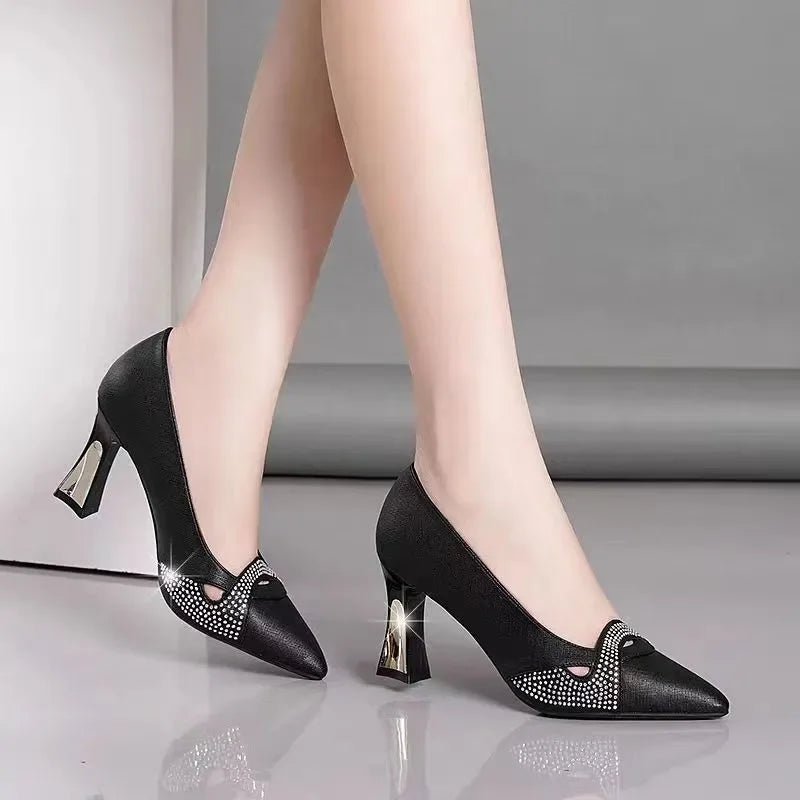 Elegante und stützende orthopädische Schuhe