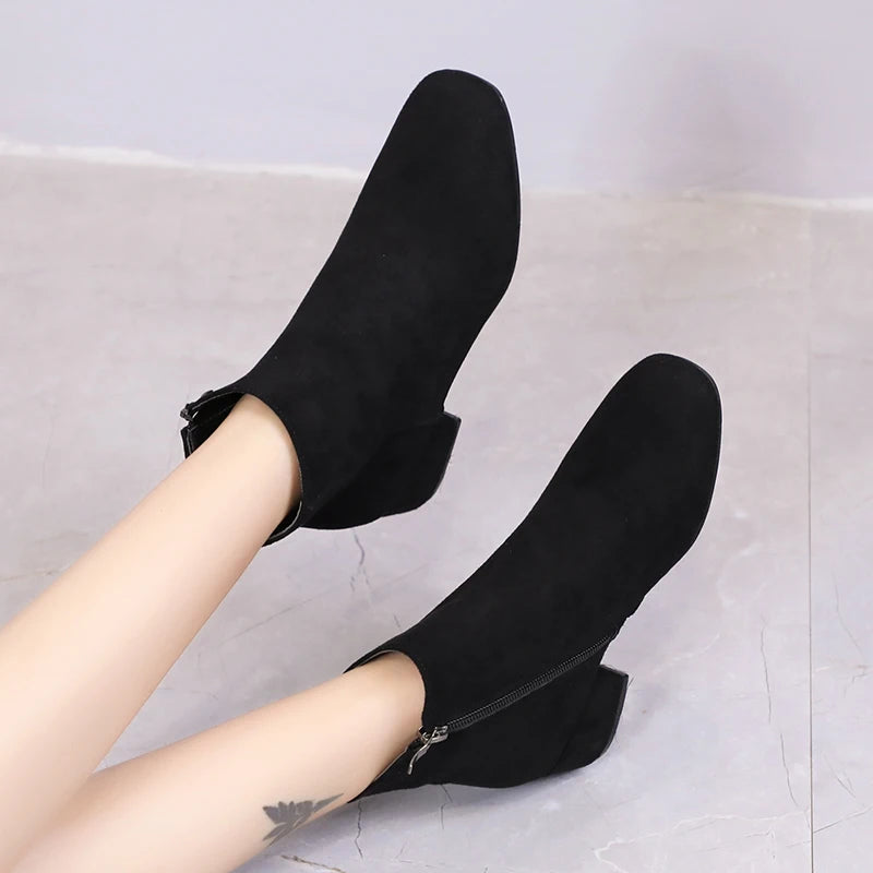 Bequeme und modische orthopädische Stiefel