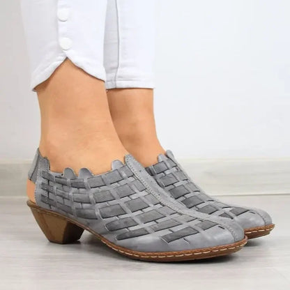 Stützende und stilvolle orthopädische Sandalen
