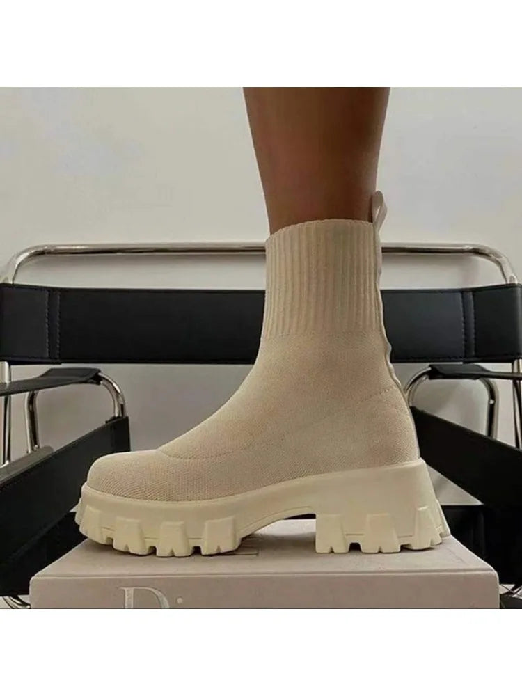 Modische und stützende orthopädische Stiefel