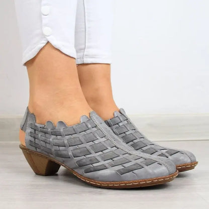 Stützende und stilvolle orthopädische Sandalen