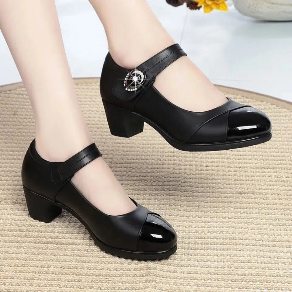 Elegante und stützende orthopädische Schuhe