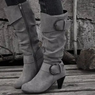 Stützende und trendige orthopädische Stiefel