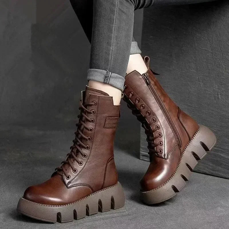 Elegante und stützende orthopädische Stiefel
