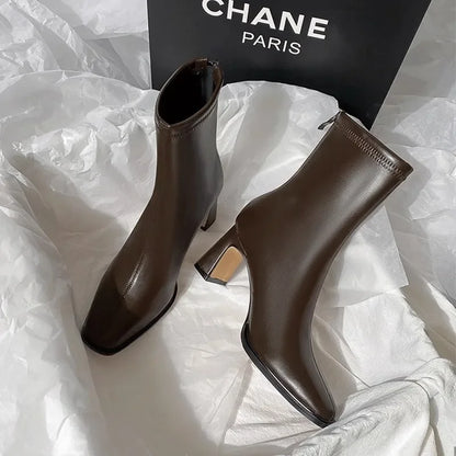 Klassische Orthopädische Stiefel mit zeitlosem Stil
