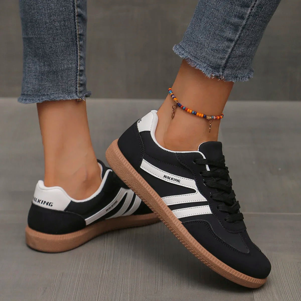 Elegante und stützende orthopädische Turnschuhe