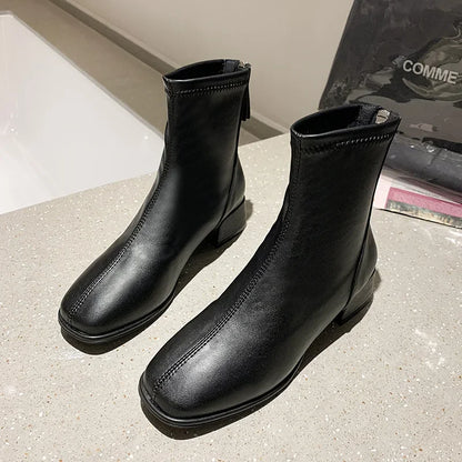 Stützende und trendige orthopädische Stiefel