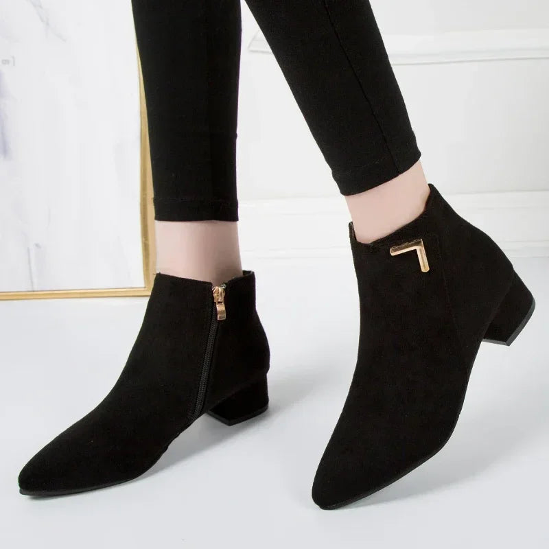 Lässige und stützende orthopädische Stiefel