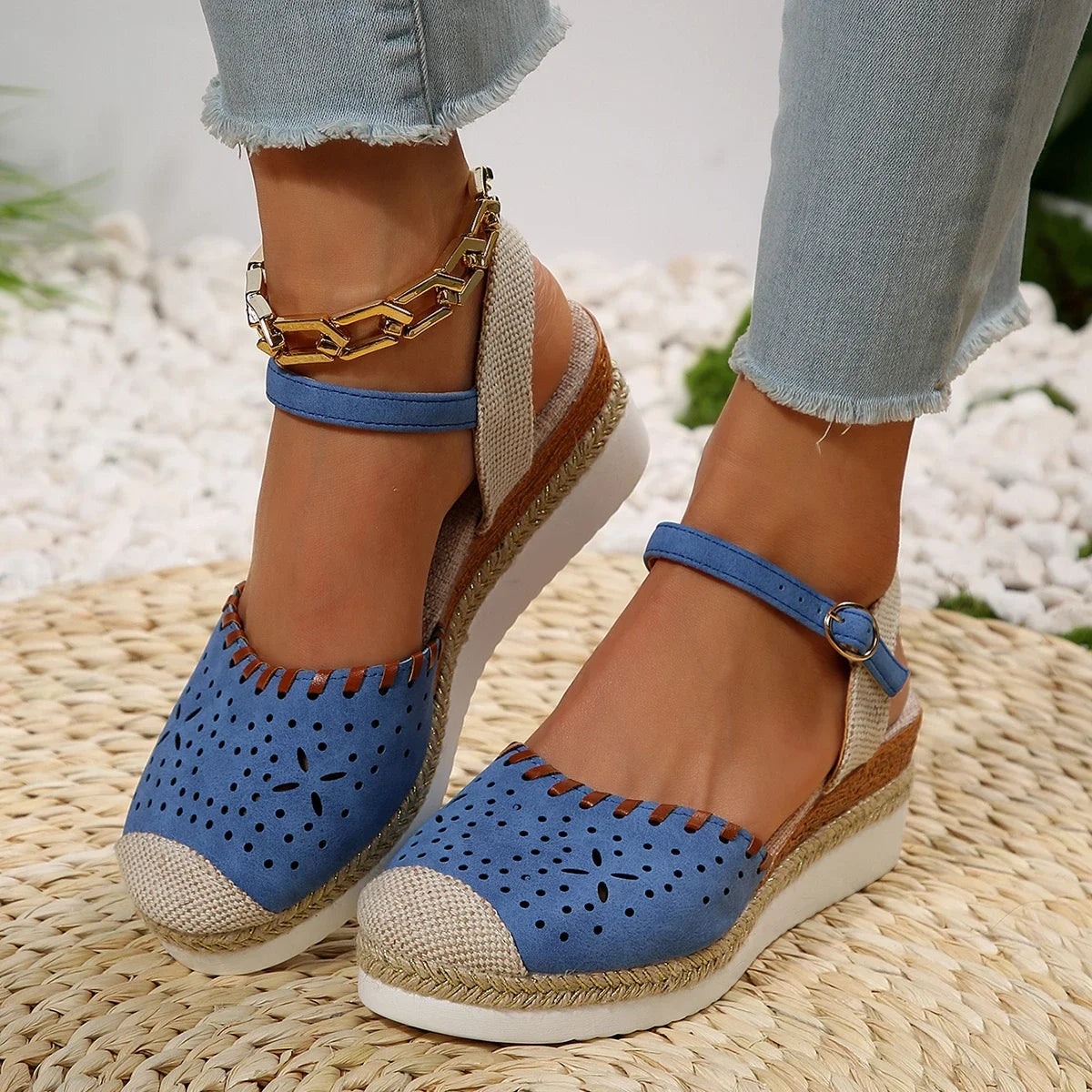 Vielseitige und stützende orthopädische Sandalen