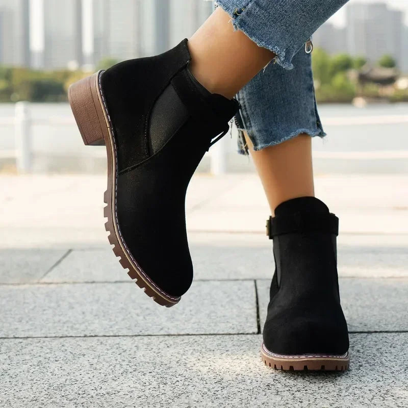 Stützende und stilvolle orthopädische Stiefel