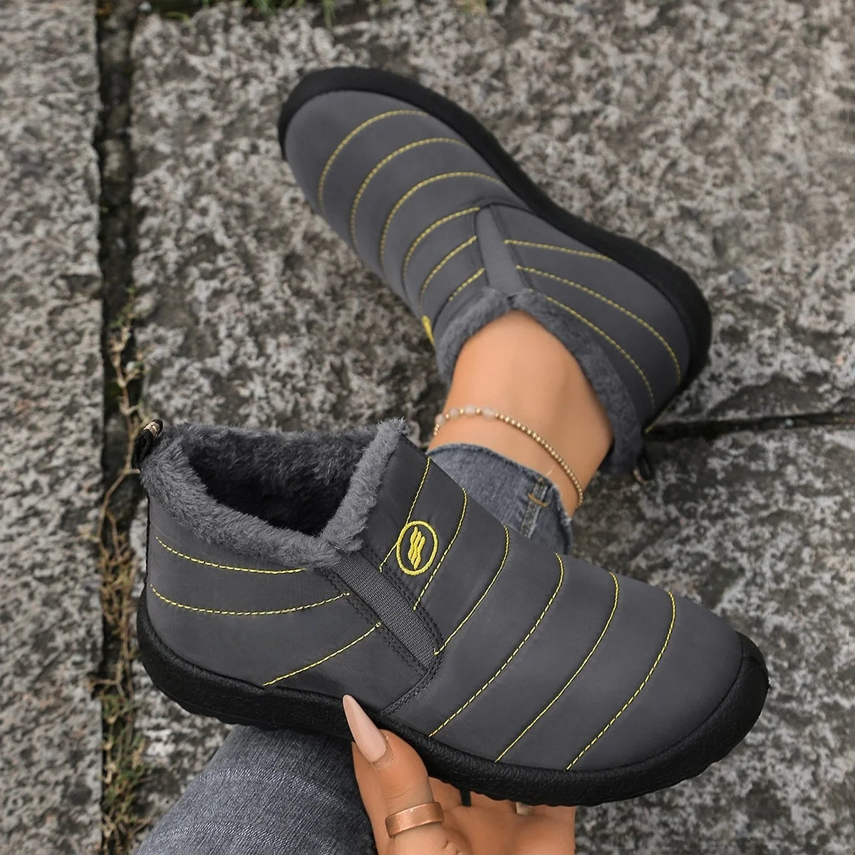 Bequeme und modische orthopädische Stiefel