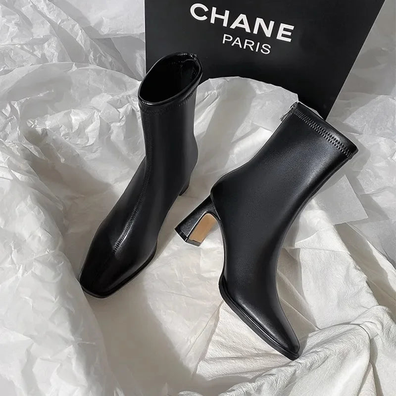 Klassische Orthopädische Stiefel mit zeitlosem Stil