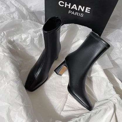 Klassische Orthopädische Stiefel mit zeitlosem Stil