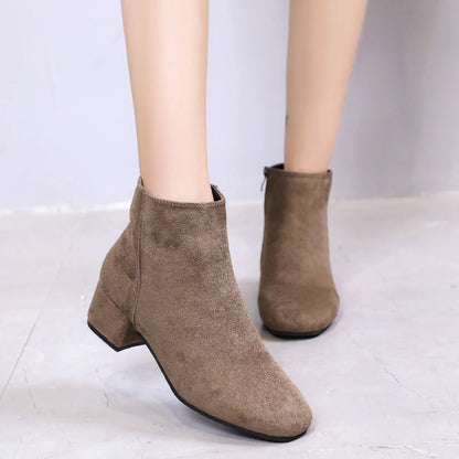 Bequeme und modische orthopädische Stiefel