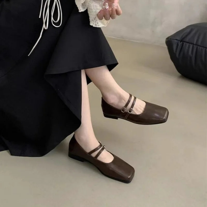 Stützende und stilvolle orthopädische Schuhe