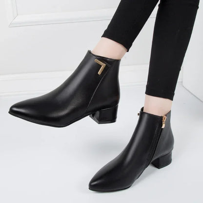Lässige und stützende orthopädische Stiefel