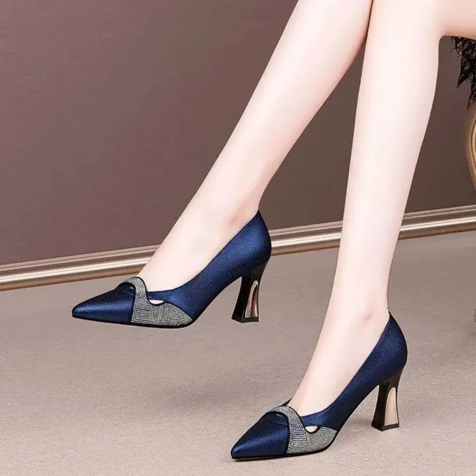 Elegante und stützende orthopädische Schuhe