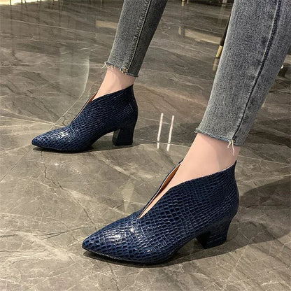 Stützende und trendige orthopädische Stiefel