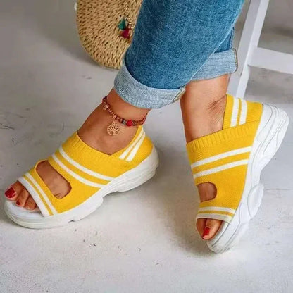 Stützende und stilvolle orthopädische Sandalen