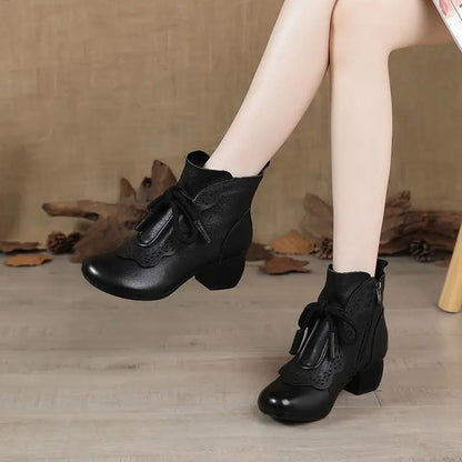 Stützende und trendige orthopädische Stiefel