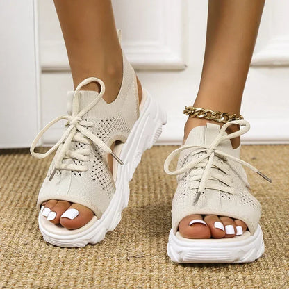 Elegante und stützende orthopädische Sandalen