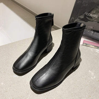 Stützende und trendige orthopädische Stiefel