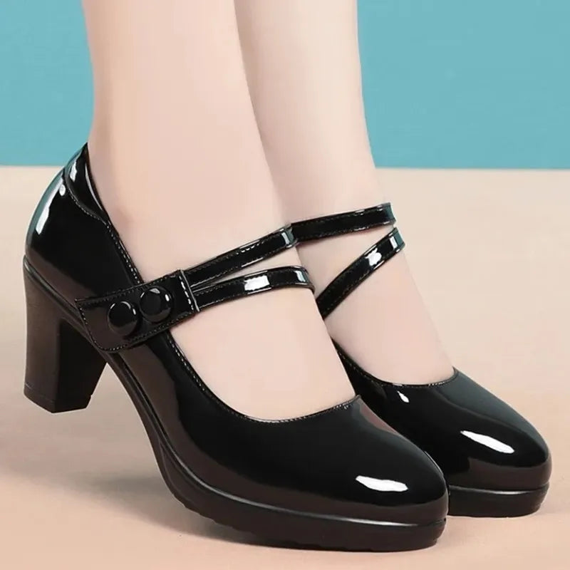 Elegante und stützende orthopädische Schuhe
