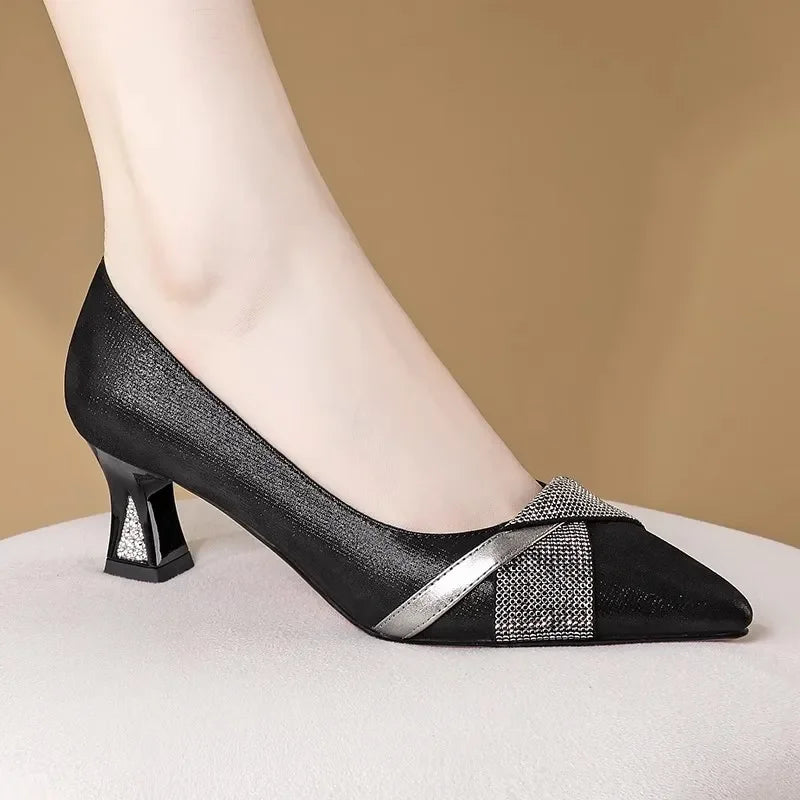 Elegante und stützende orthopädische Schuhe