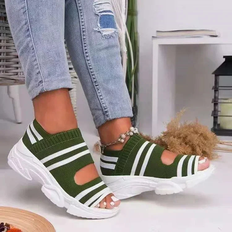 Stützende und stilvolle orthopädische Sandalen